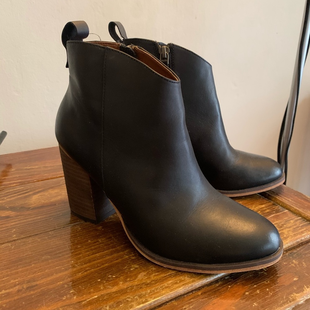 BP Ankle Booties Size W 5